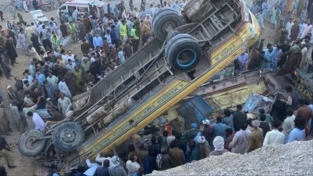pakistan bus