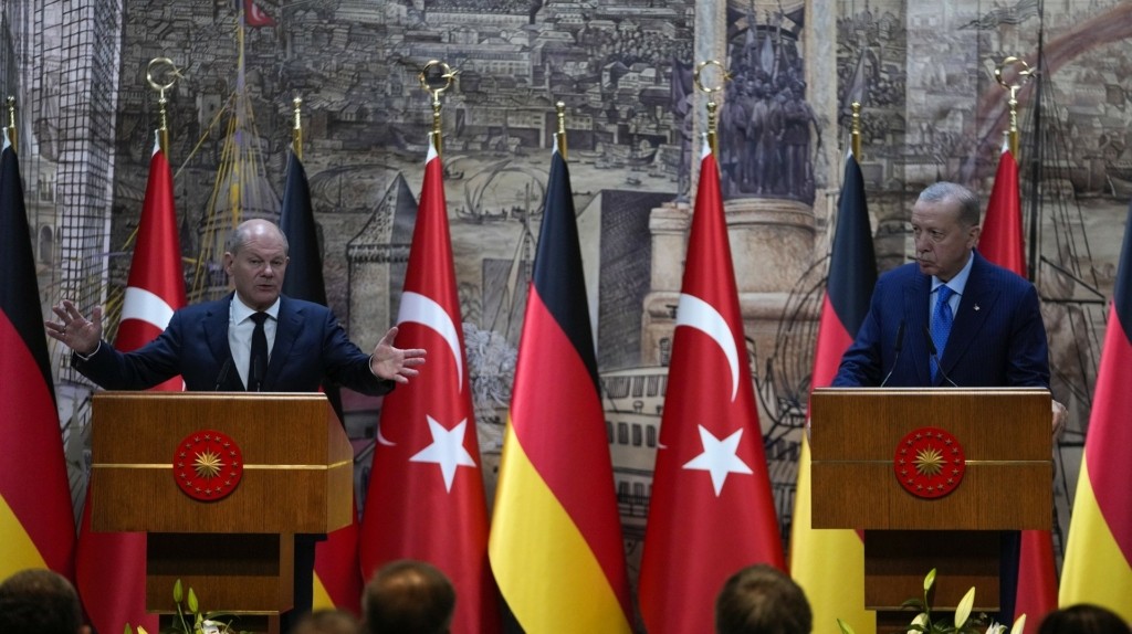 scholz-erdogan-synenteyxi-typou