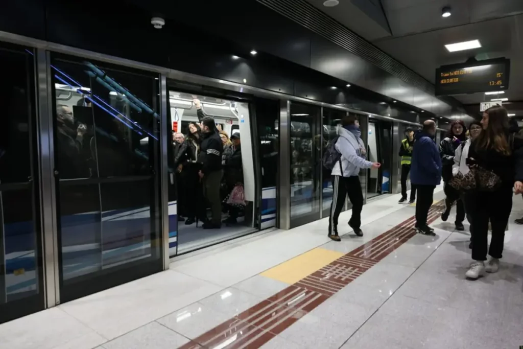 metro-thessalonikis-kosmos-stous-syrmous (1)