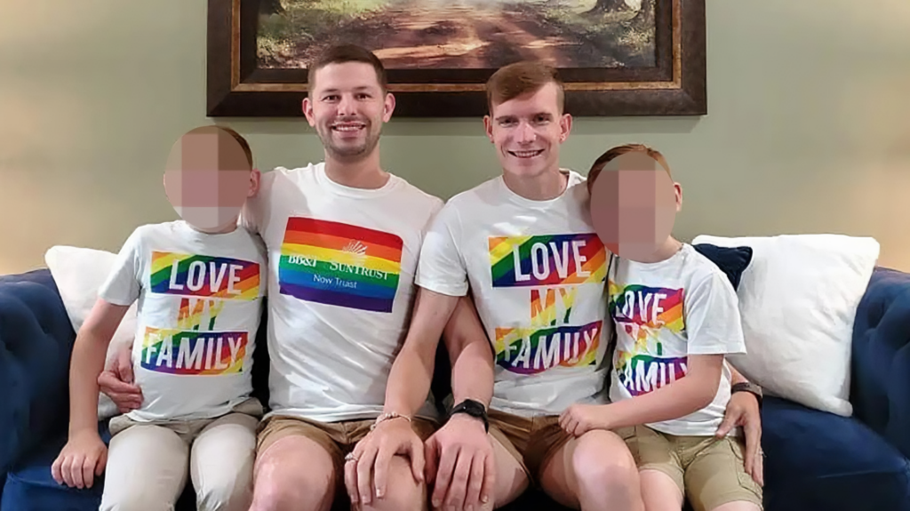 gay_couple_atlada