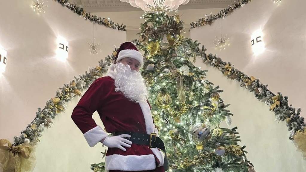 musk-ozempic_santa.jpg