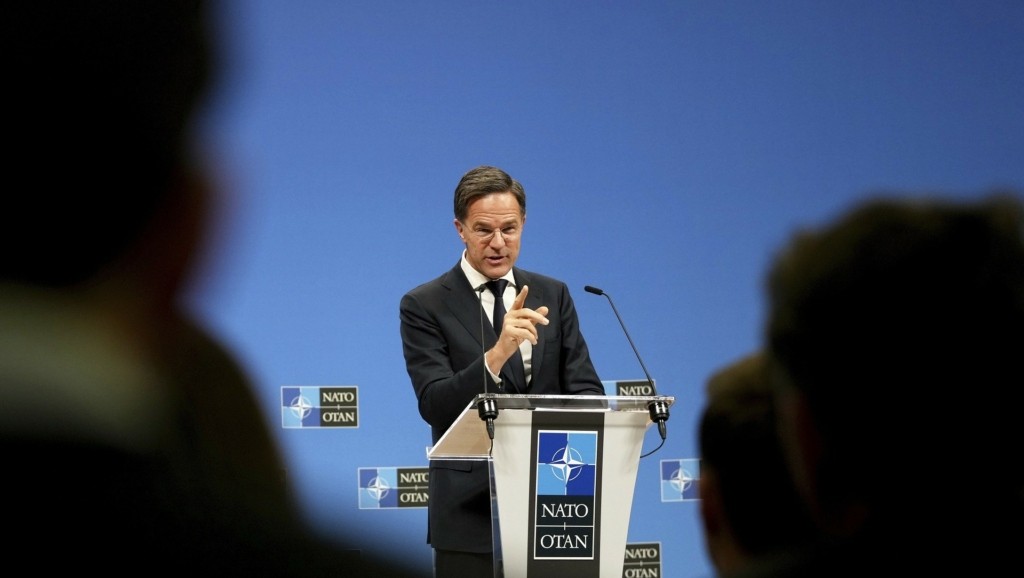rutte-synenteyxi-typou