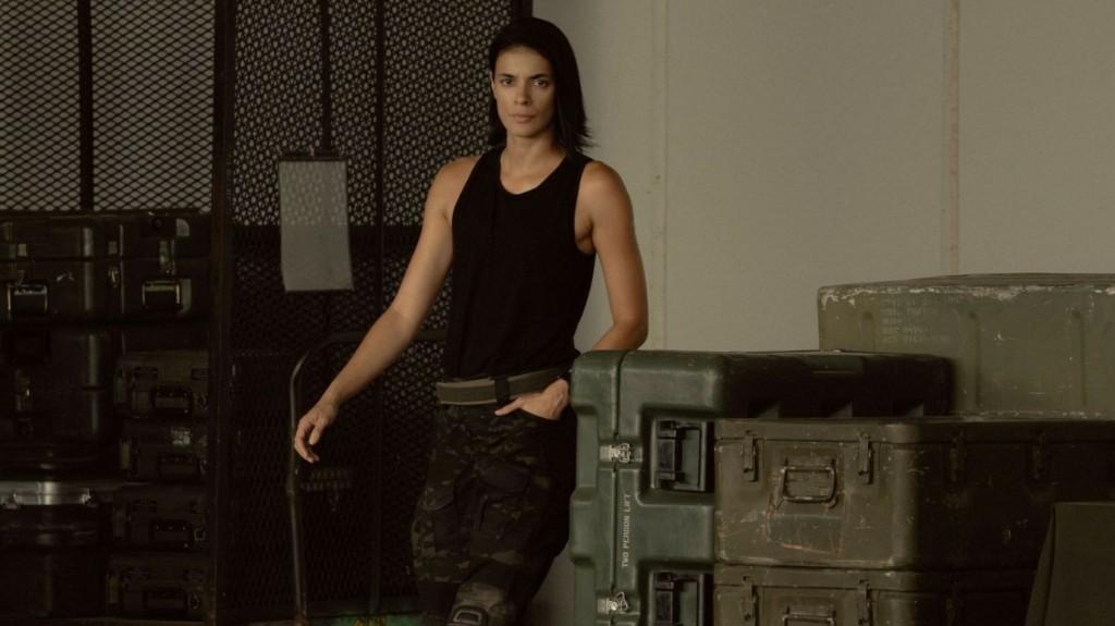 <div style="width:1px;height:1px"></div>Lioness_Laysla De Oliveira