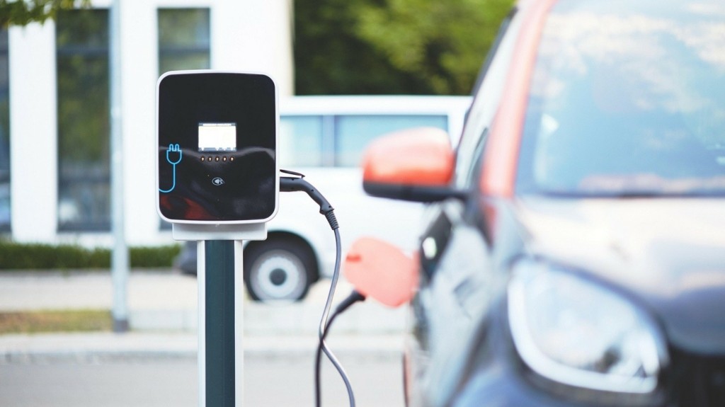 electric-car-4381728_1920