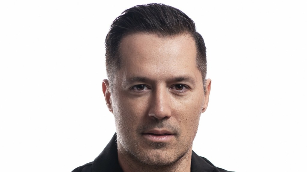 ΑΔΑΜ ΤΣΑΡΟΥΧΗΣ