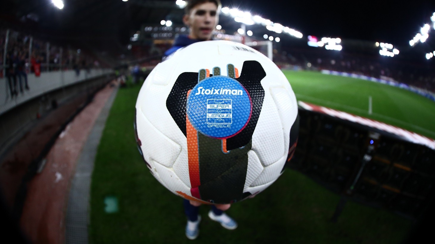 V Grčiji derbi med PAOK-om in Olympiakosom v središču pozornosti