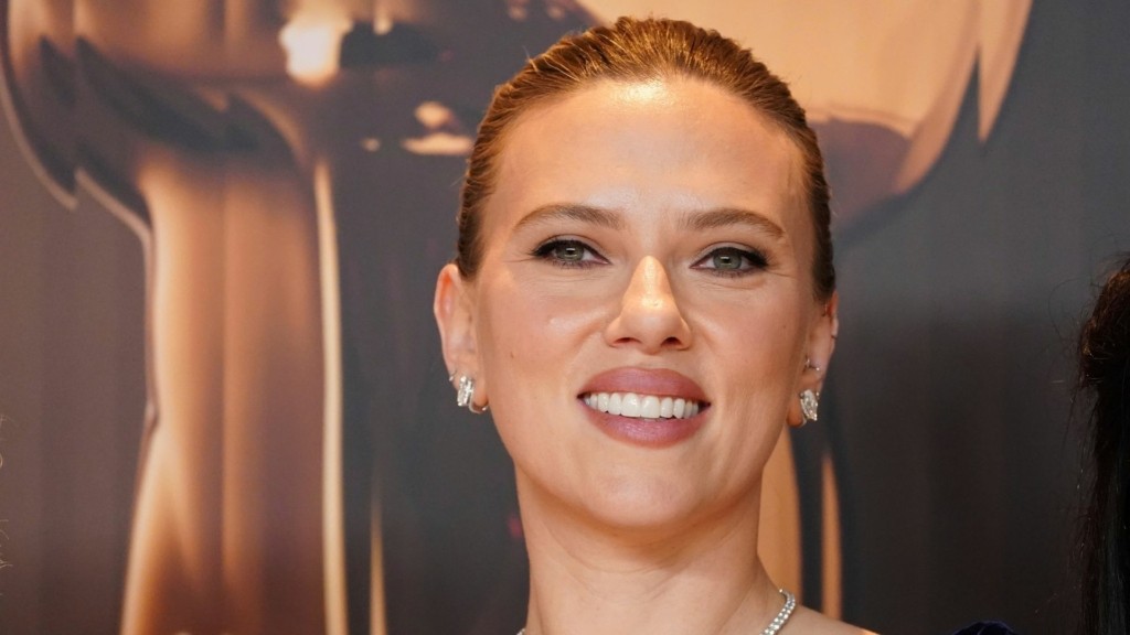 ScarlettJohansson120325