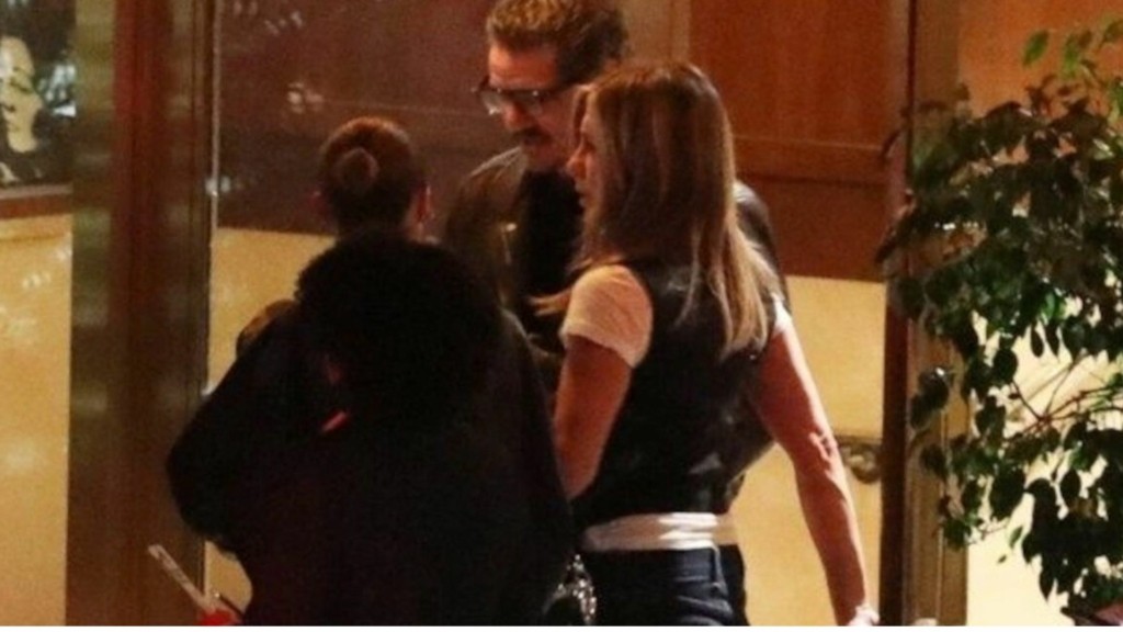 jennifer aniston – pedro pascal 998- new