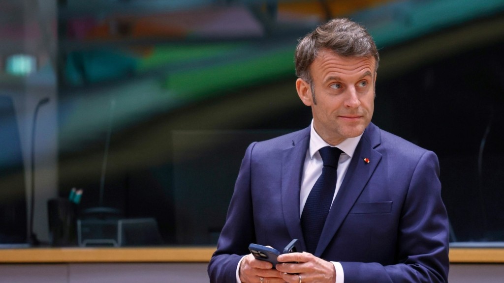 macron-1221