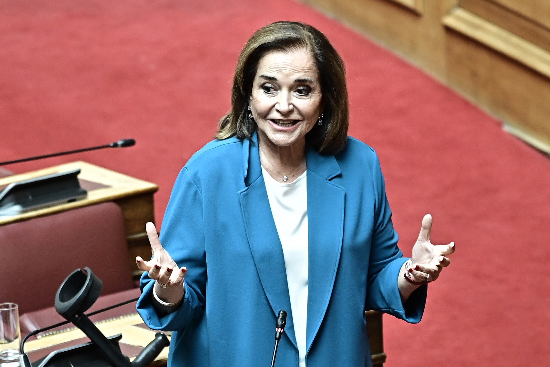 Νέα καρφιά Ντόρας κατά Σαμαρά: Αλλάζουν εύκολα οι απόψεις το