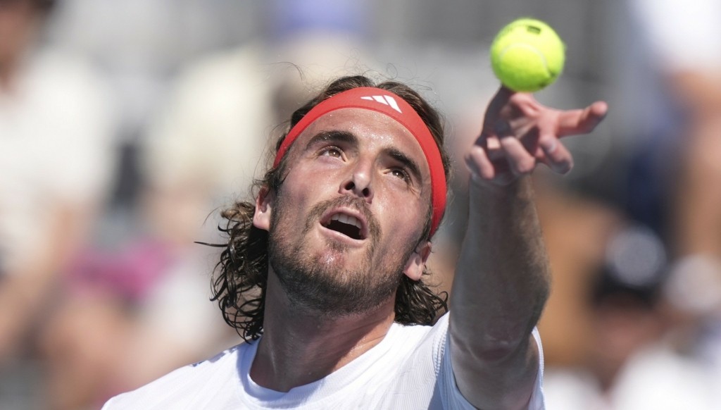 tsitsipas-service