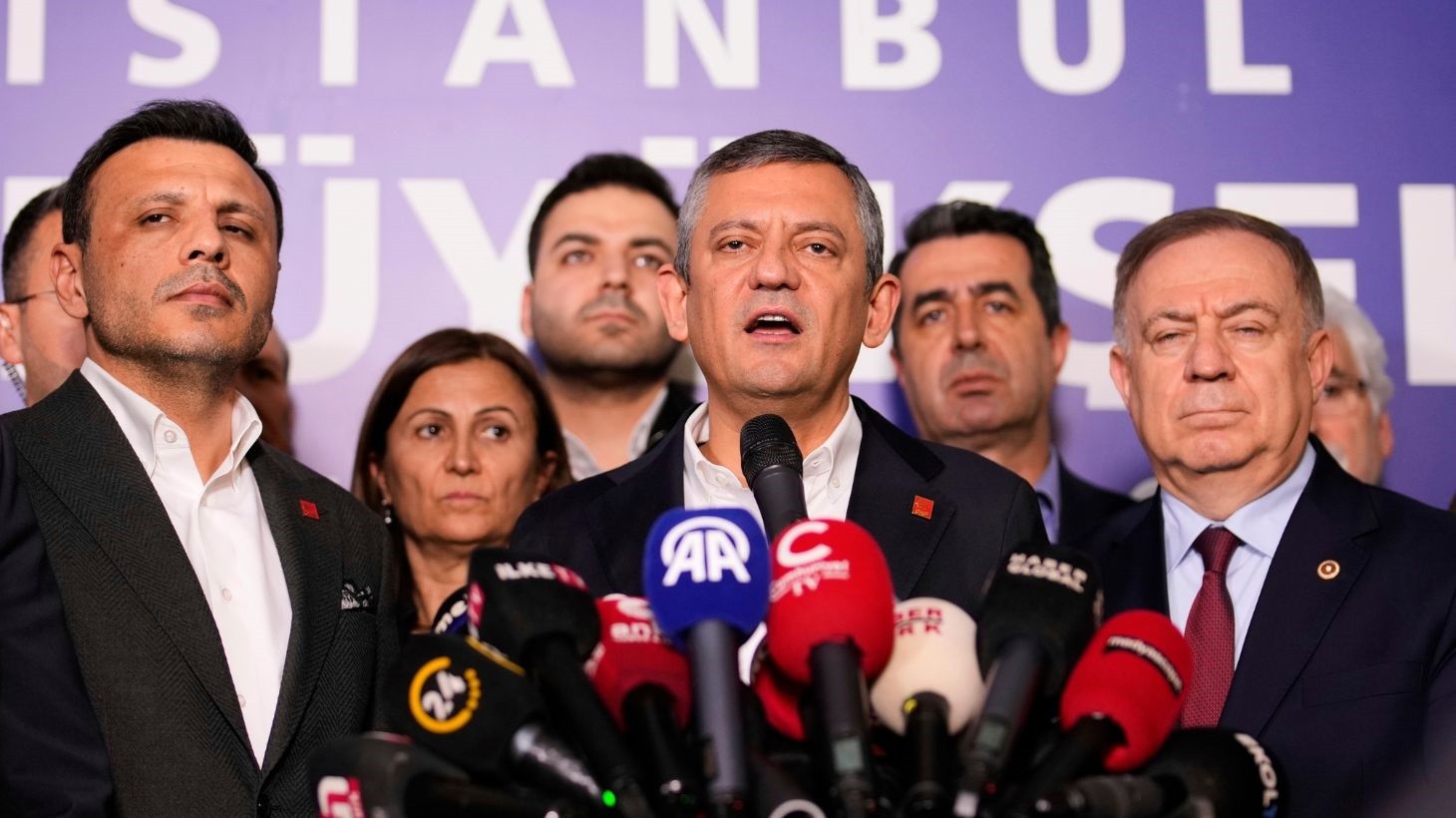 V Turčiji sprožena preiskava proti predsedniku CHP Özgürju Özelu