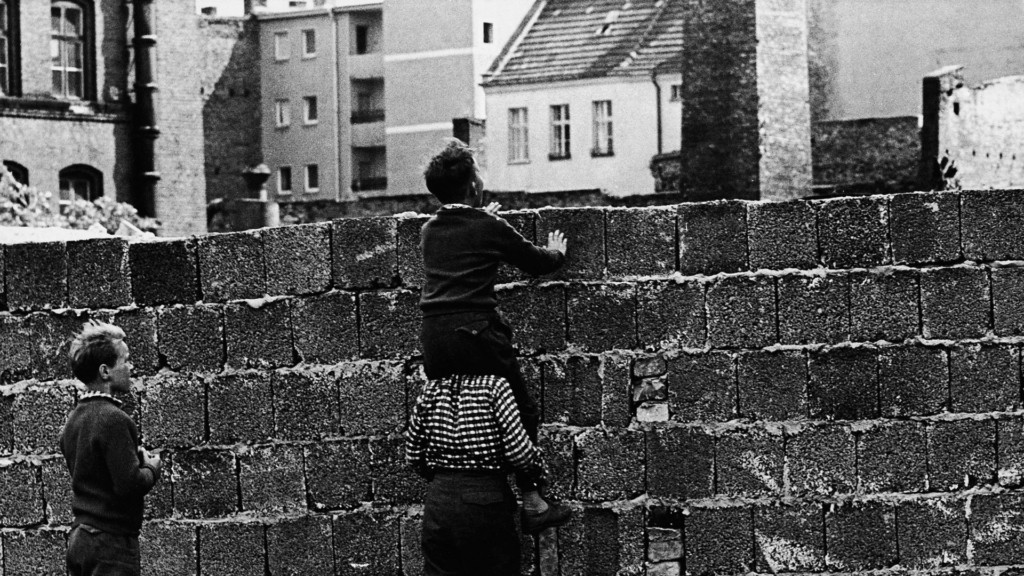 germany-wall-1945