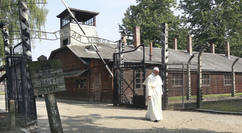 papas-fragkiskos-auchwitz