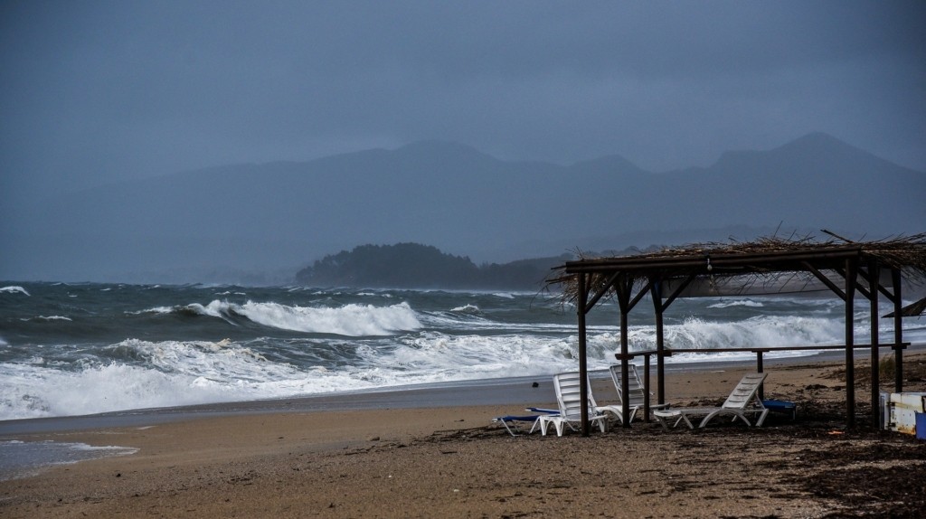 paralia-anemoi-kymata
