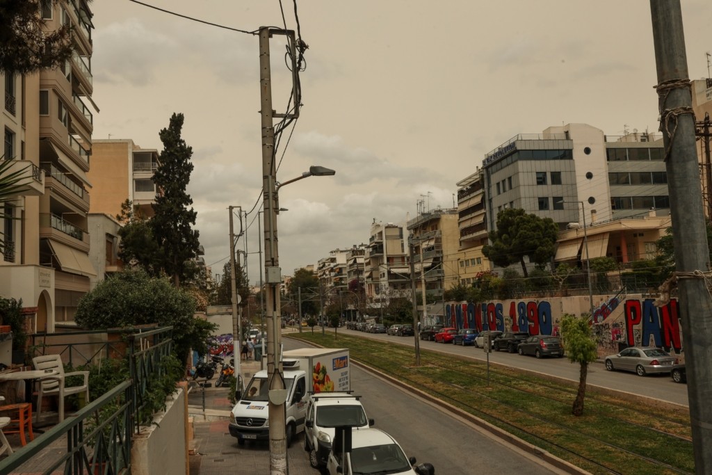 «Σκοτείνιασε» η Αττική από το πυκνό νέφος (εικόνες) 15 6561626