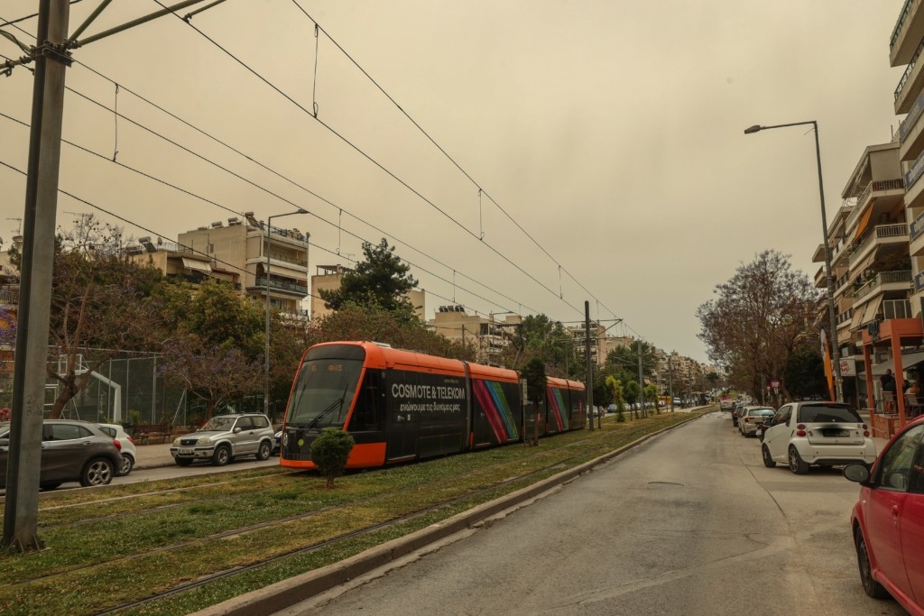«Σκοτείνιασε» η Αττική από το πυκνό νέφος (εικόνες) 9 6561627