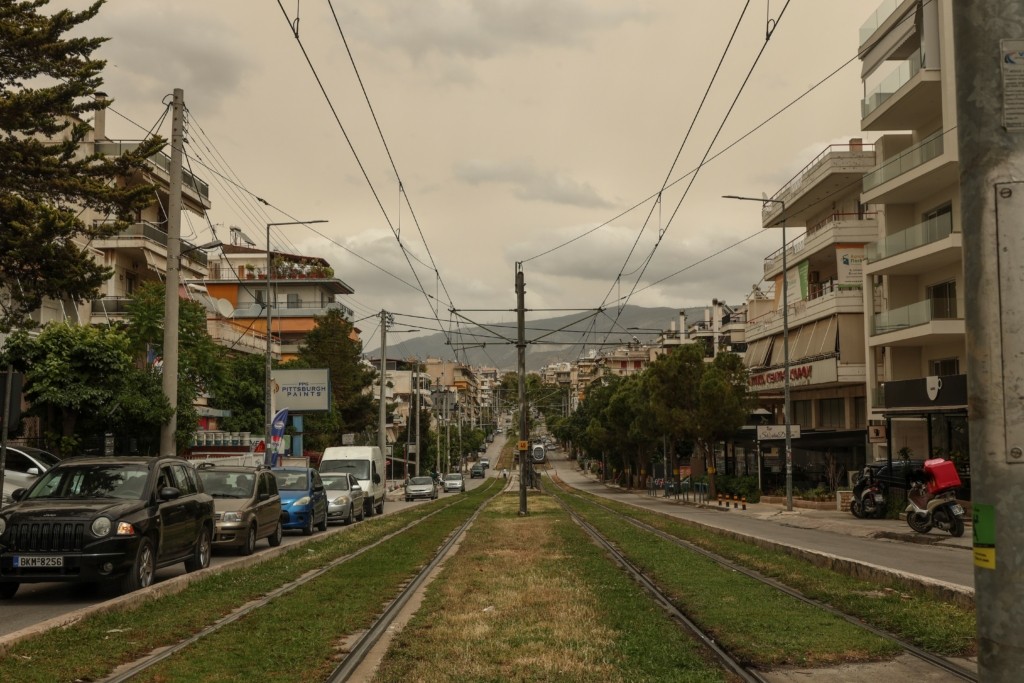 «Σκοτείνιασε» η Αττική από το πυκνό νέφος (εικόνες) 10 6561628