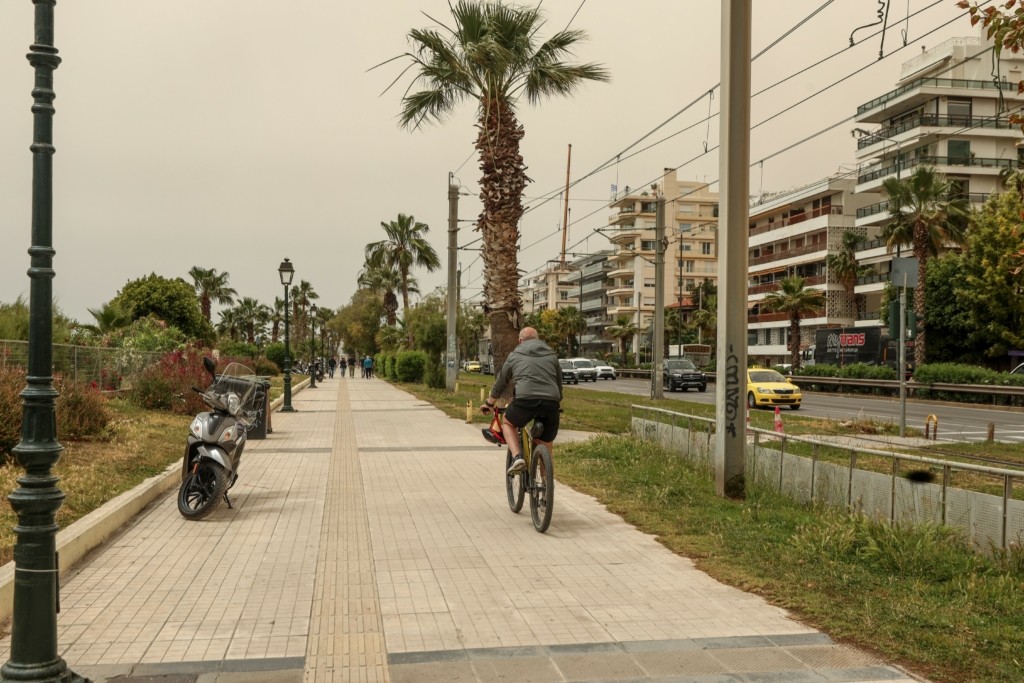 «Σκοτείνιασε» η Αττική από το πυκνό νέφος (εικόνες) 18 6561630