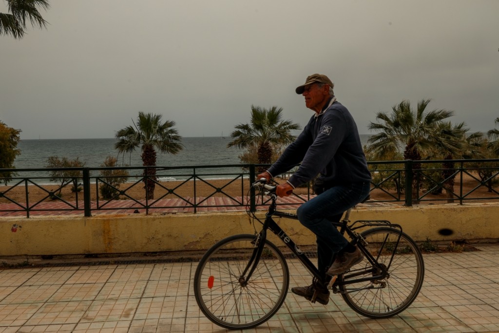 «Σκοτείνιασε» η Αττική από το πυκνό νέφος (εικόνες) 13 6561638