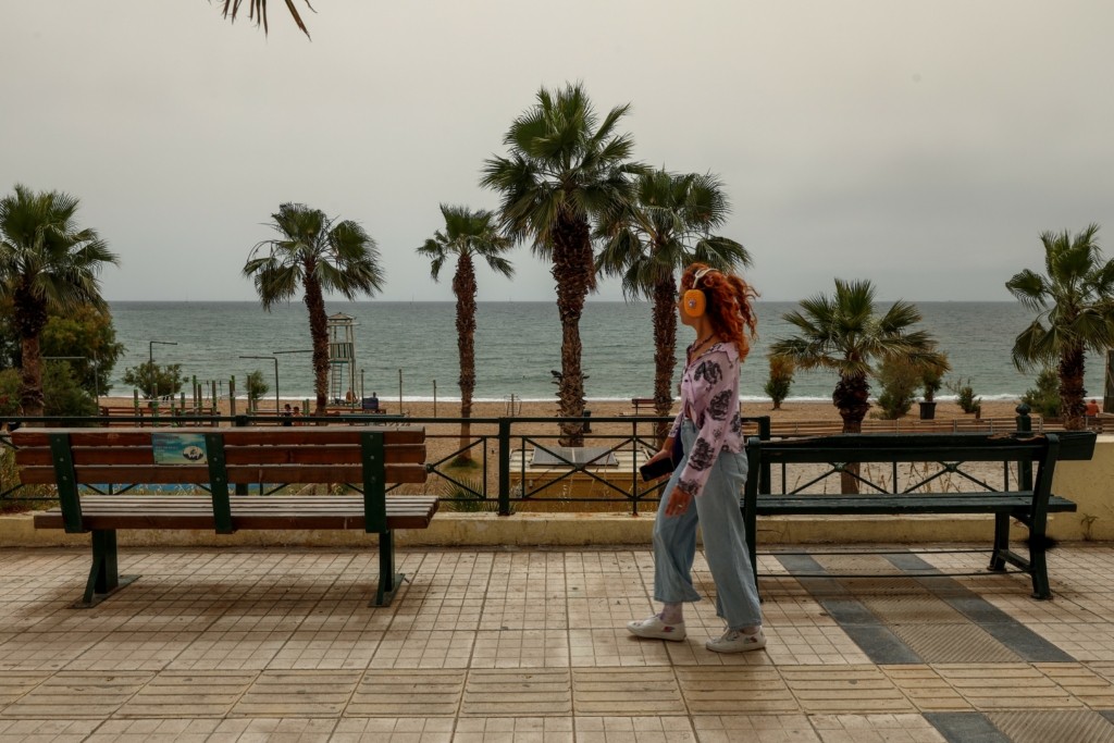 «Σκοτείνιασε» η Αττική από το πυκνό νέφος (εικόνες) 11 6561639