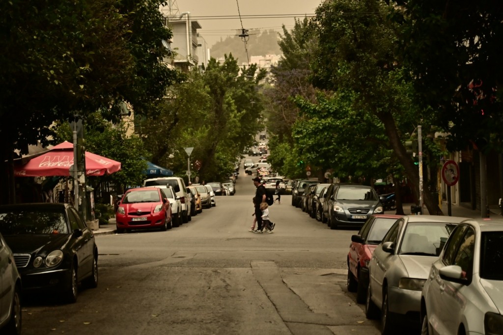 «Σκοτείνιασε» η Αττική από το πυκνό νέφος (εικόνες) 8 6561745
