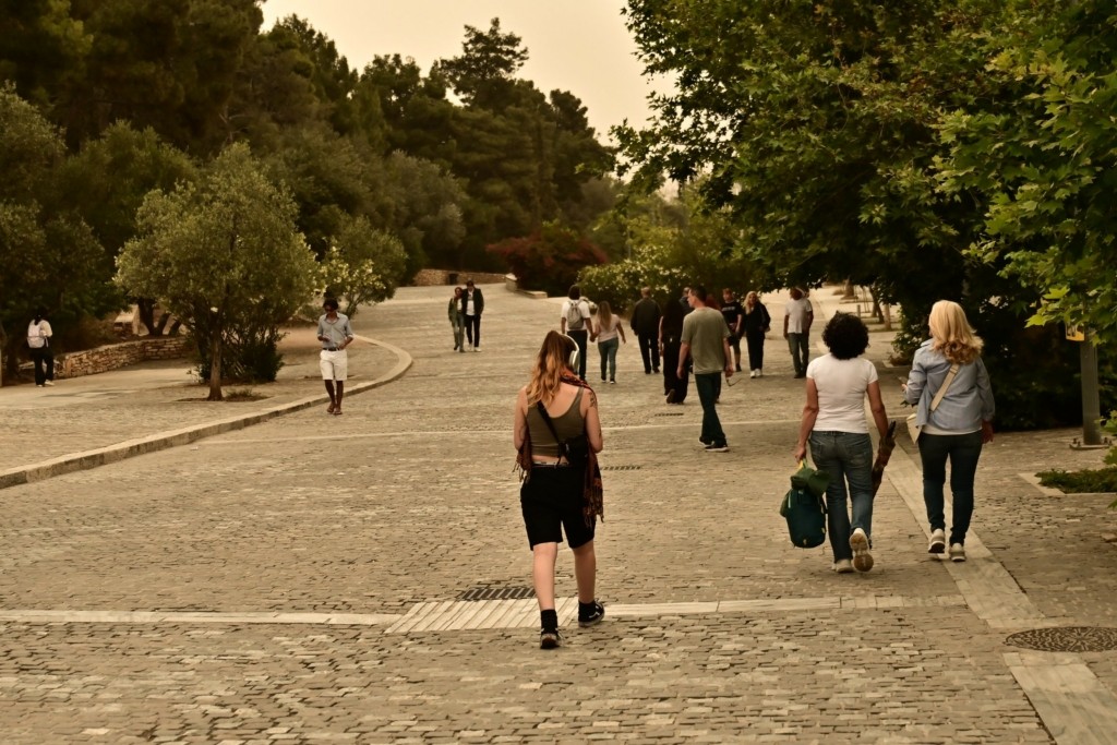 «Σκοτείνιασε» η Αττική από το πυκνό νέφος (εικόνες) 4 6561748
