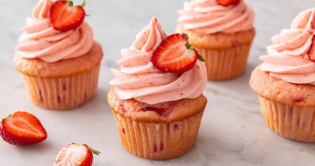 Strawberry-Cupcakes-Social