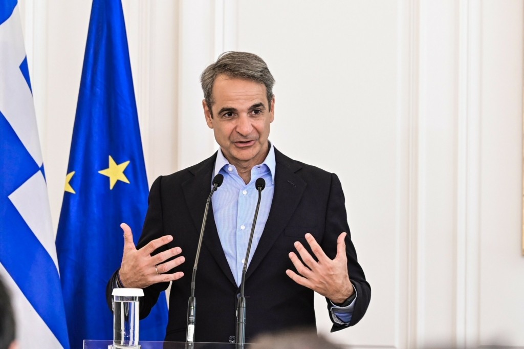 metra-via-anilikwn-1-mitsotakis
