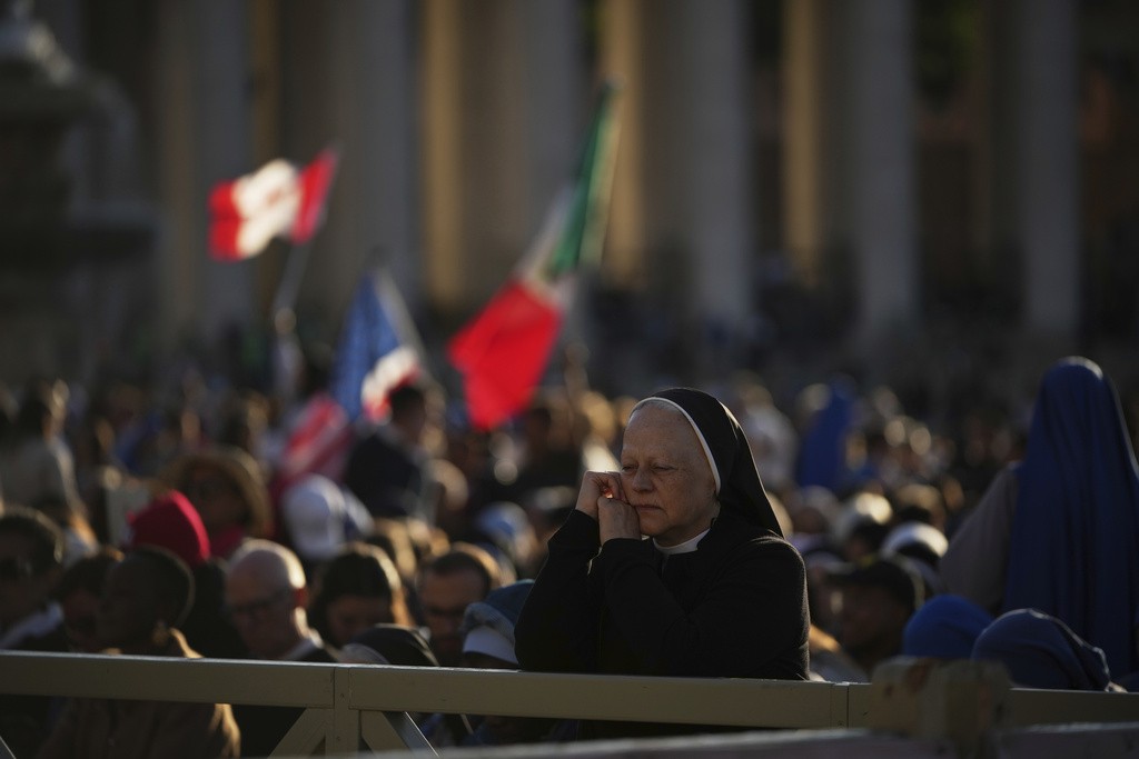 Η ενθρόνισή του στο Βατικανό (video) 2 pope