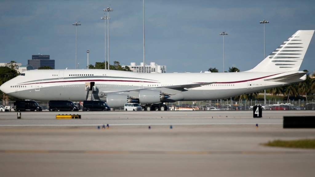 qatar boeing 7765- new
