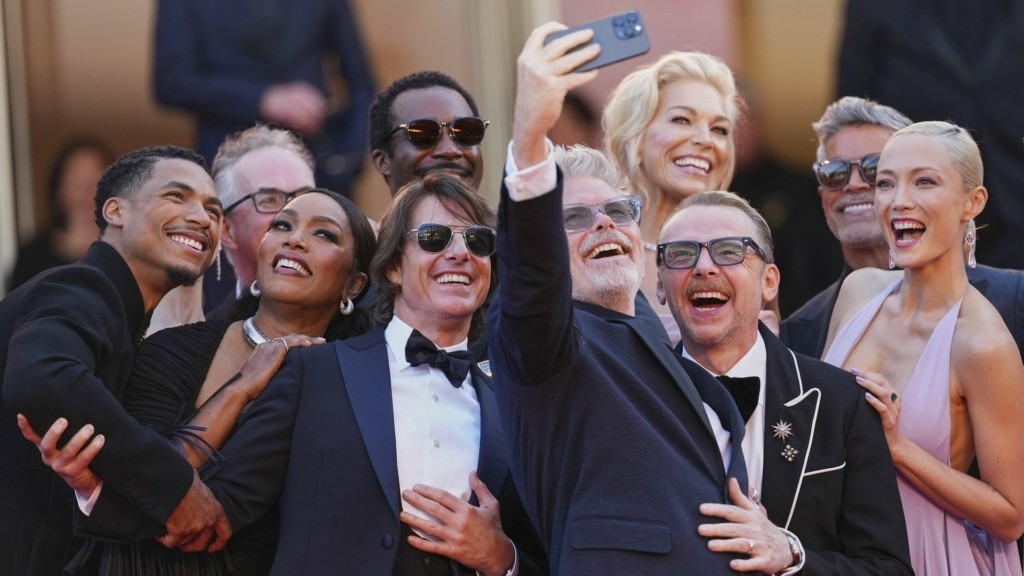 tom-cruise-selfie-cannes