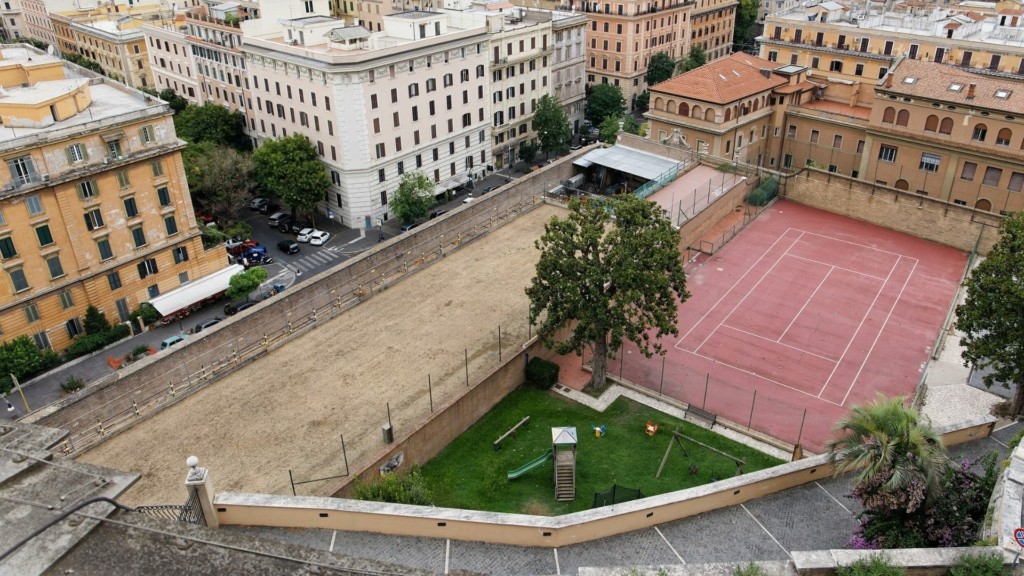 vatikano-gipedo-tenis-1