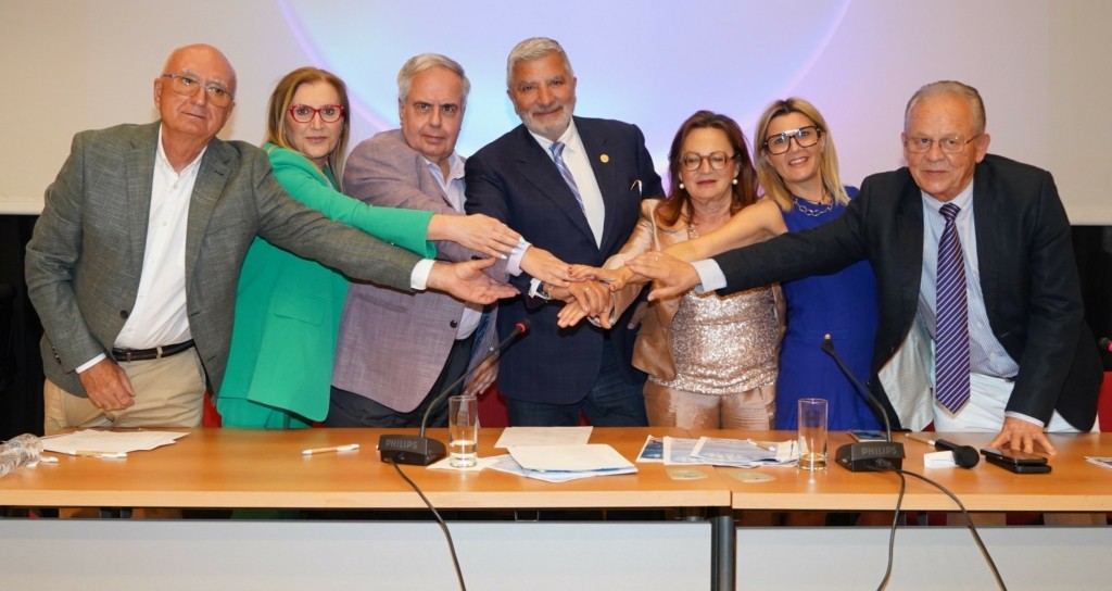 DIAKIRIXI DIMOGRAFIKO FOTO1