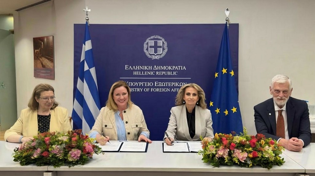 1. κα Χρυσούλα Αλειφέρη, κα Μάιρα Μυρογιάννη, κα Σοφία Κουνενάκη Εφραίμογλου, κ. Γιάννης Λοβέρδος