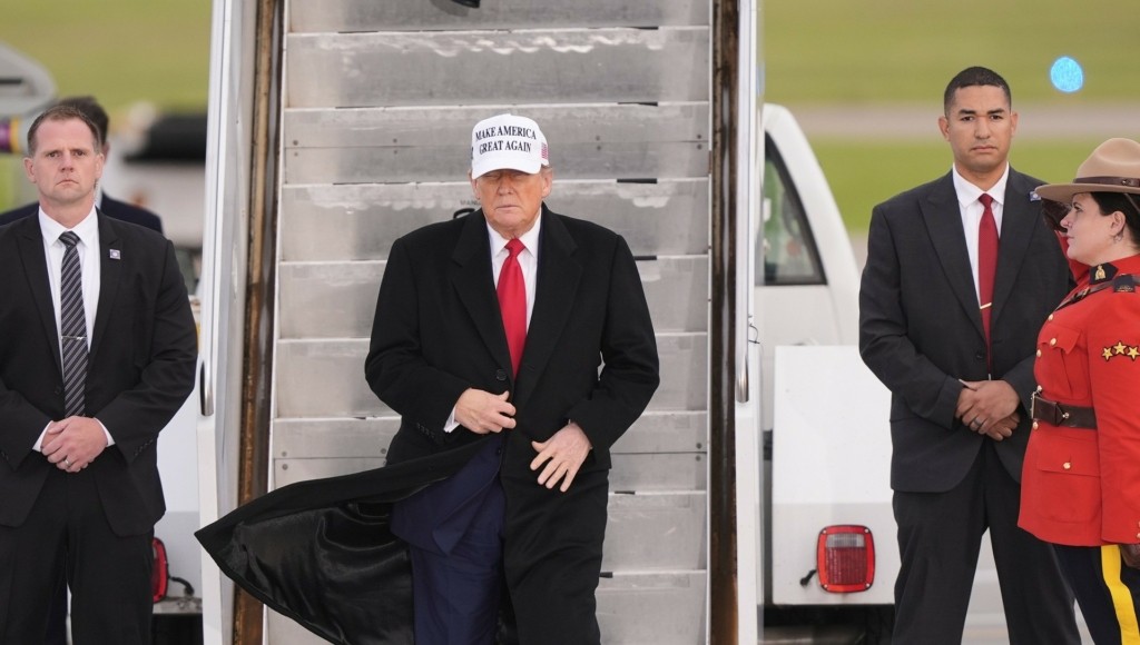 trump-kapelo-aeroplano