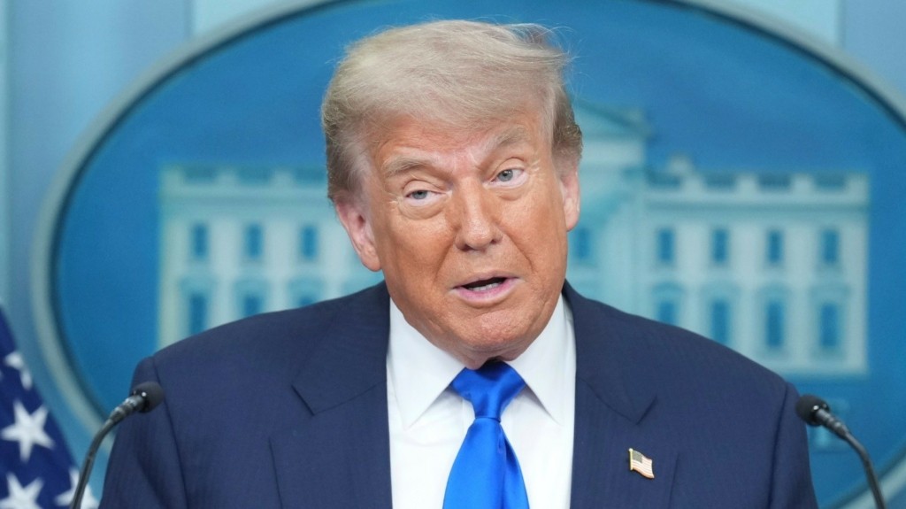 <div style="width:1px;height:1px"></div>trump white house