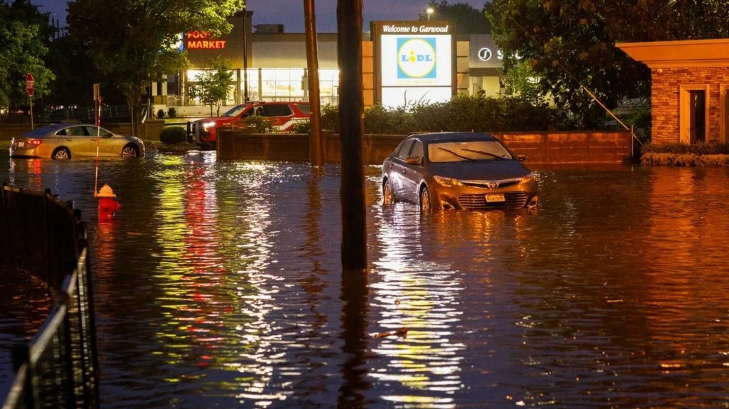 14wea-flooding-northeast-carousel-zzz-czwv-threeByTwoMediumAt2X