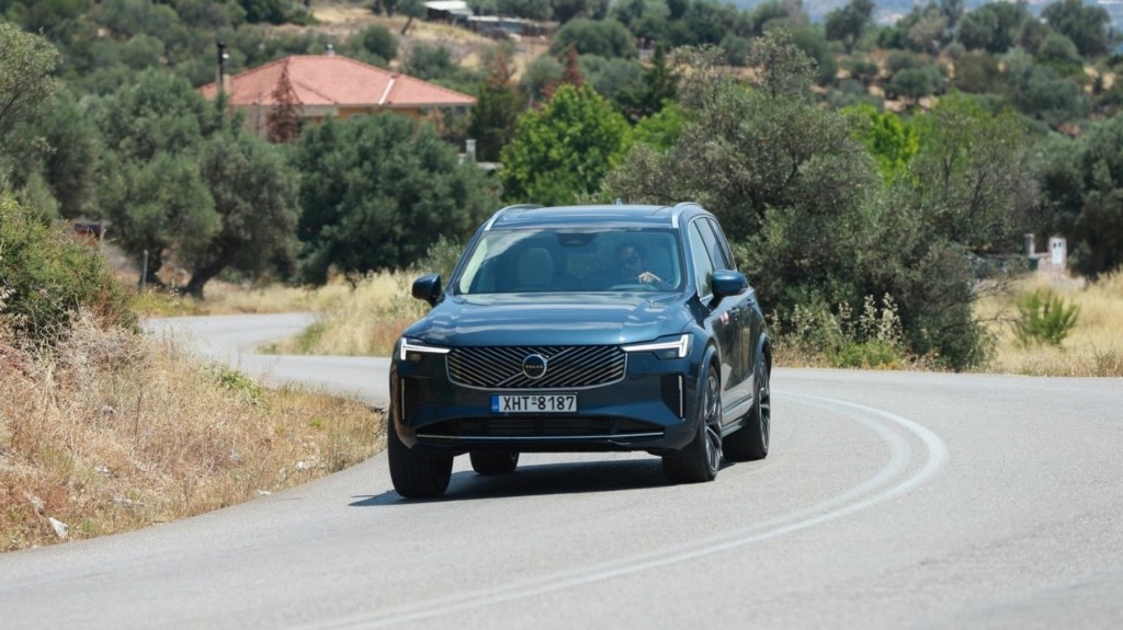 Volvo_XC90_10