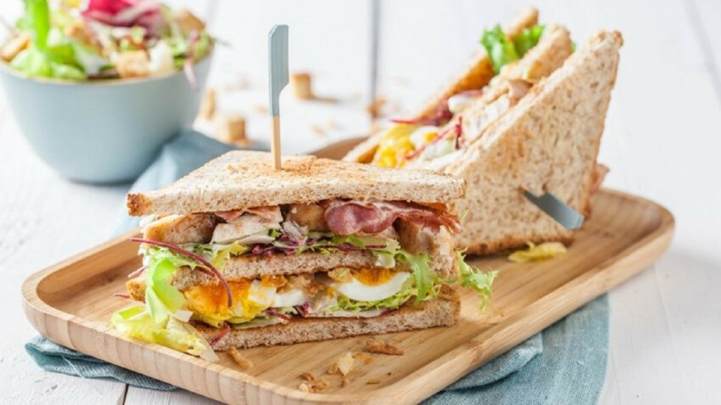 club-sandwich-poulet-lard-et-oeuf1