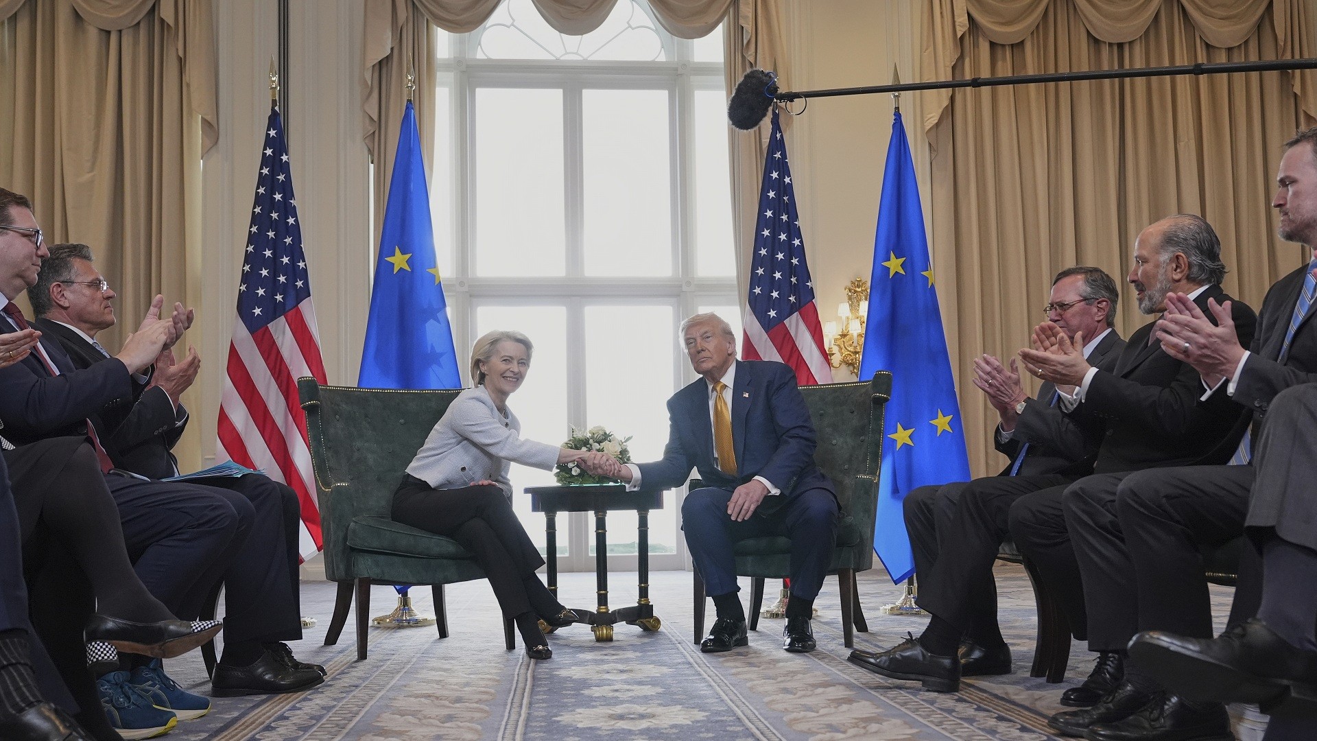 Εμπόριο ΕΕ-ΗΠΑ: «Καλύτερα ένα deal από no deal» – Ικανοποιημένοι για τη συμφωνία, προβληματισμένοι για το περιεχόμενο οι Ευρωπαίοι