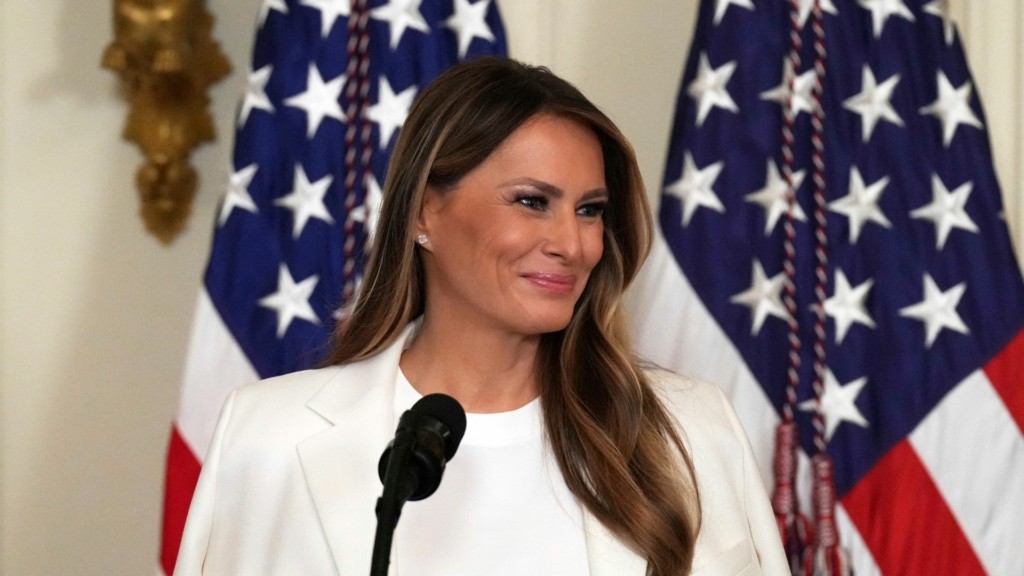 MELANIATRAMP_USFLAG