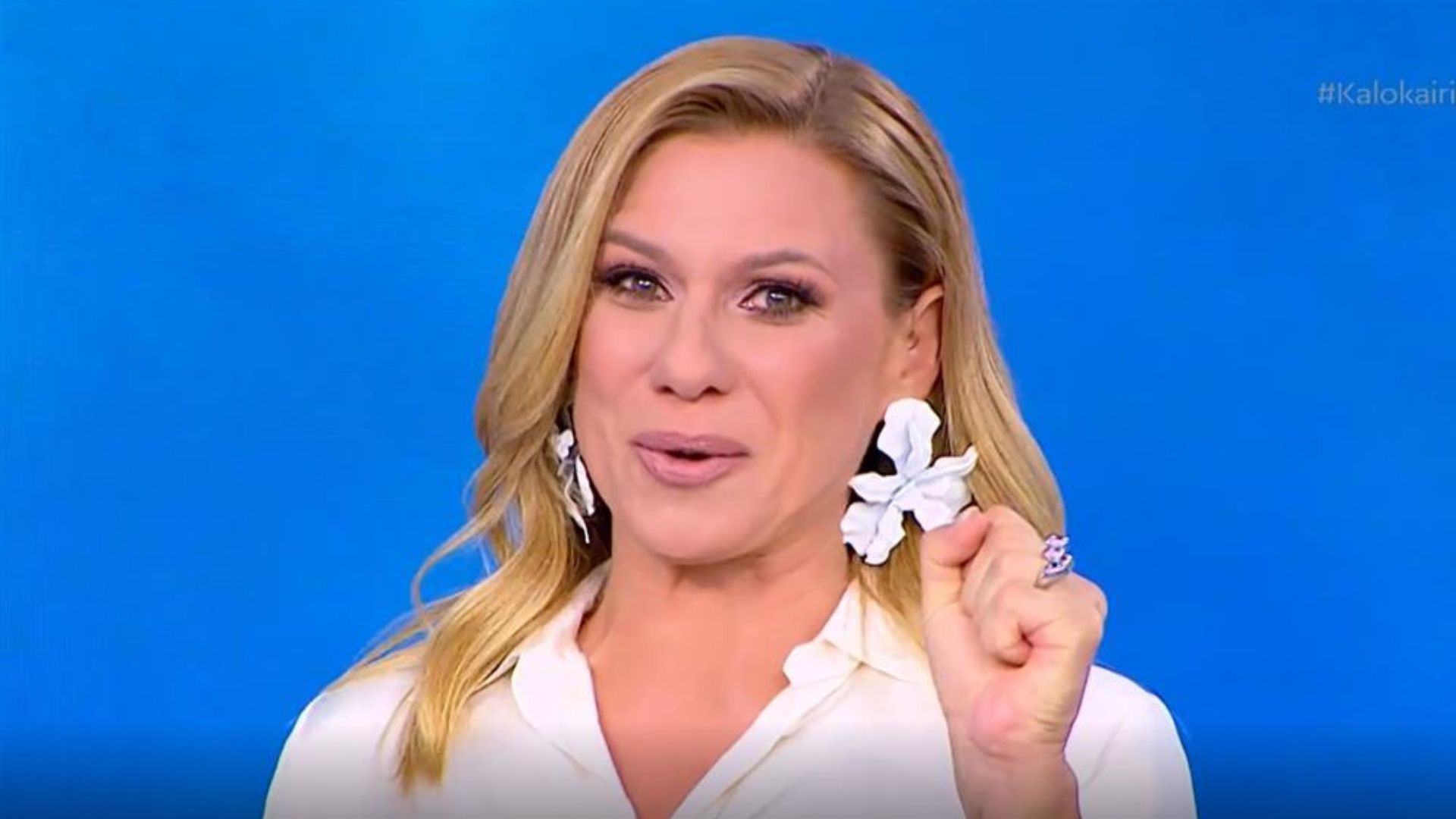 Grška voditeljica Katerina Karavatou deli osebne izkušnje in čestita bivšemu možu v živo