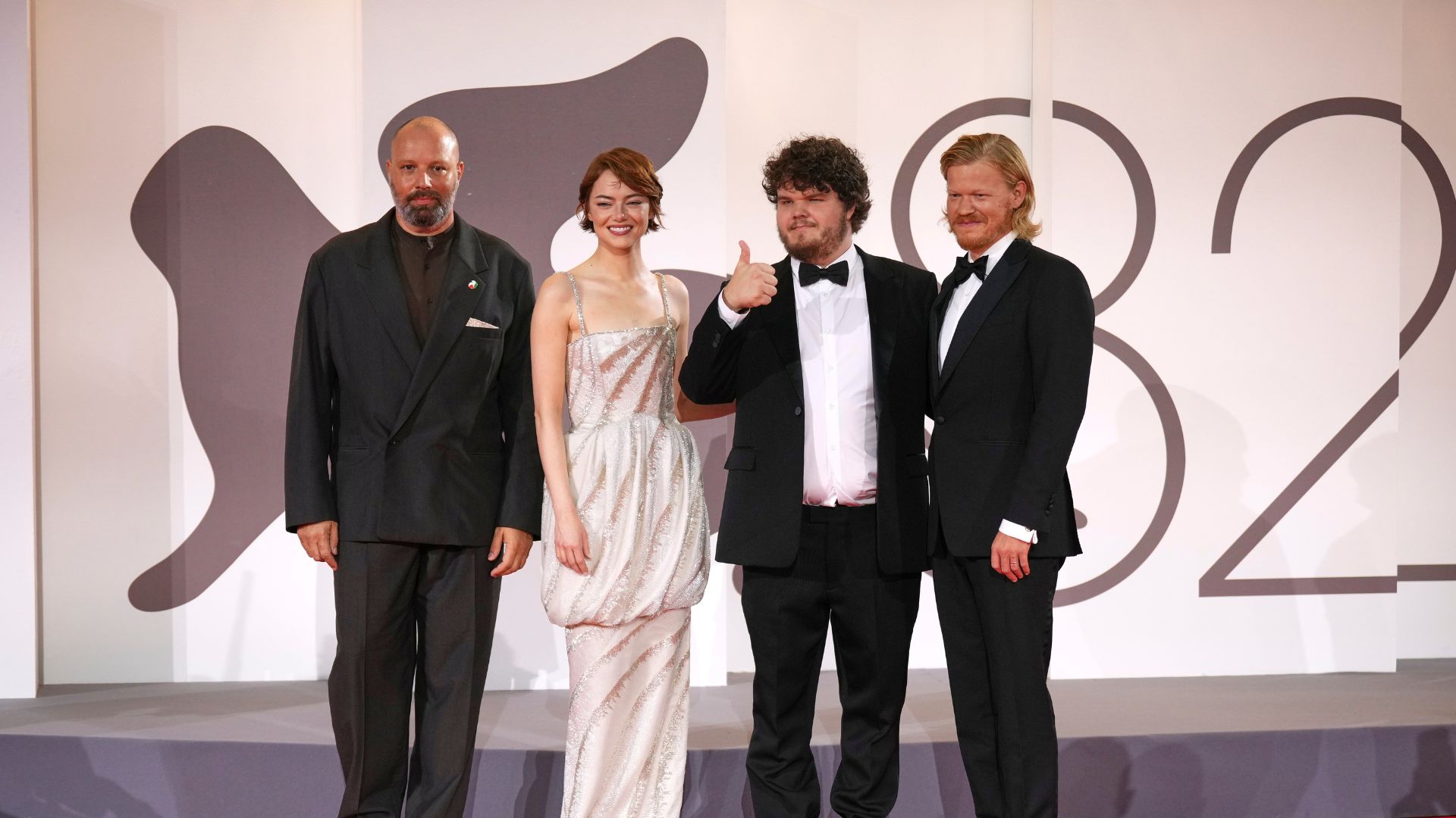 Grške osebnosti blestele na beneškem filmskem festivalu, premiero doživela tudi "Bugonia" Giorgosa Lanthimosa