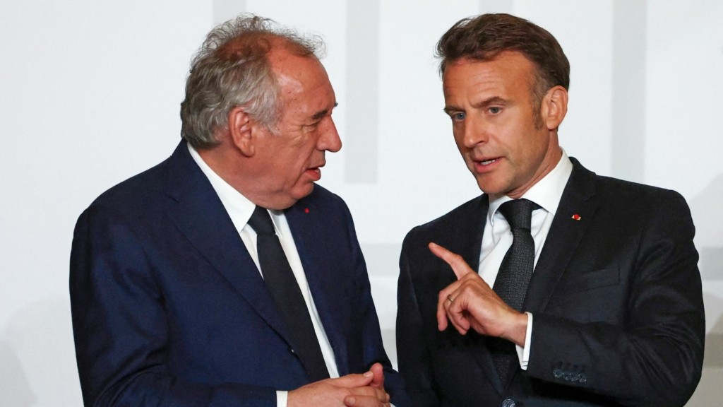 macron bayrou 88- new