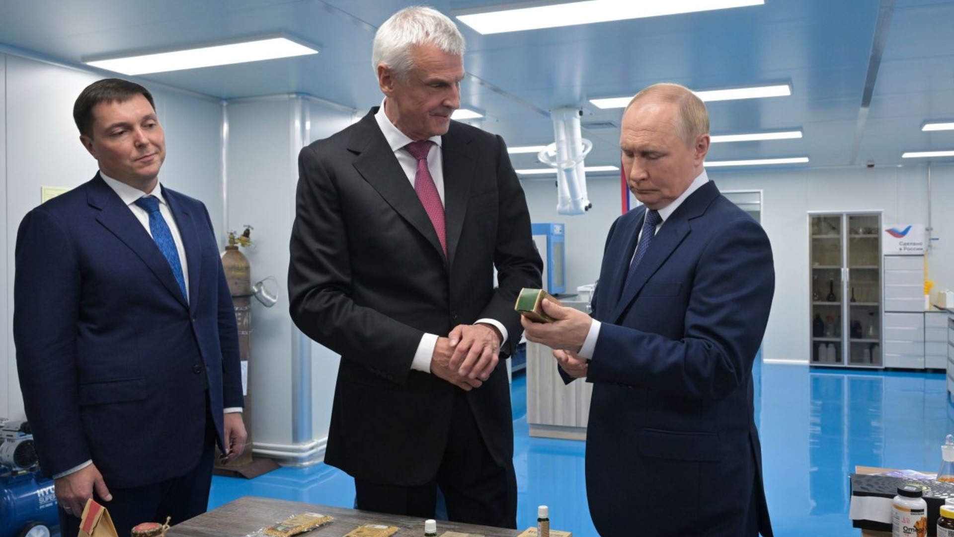 Ο Τραμπ κατευθύνεται στην Αλάσκα και ο Πούτιν κάνει… επισκέψεις (Video)