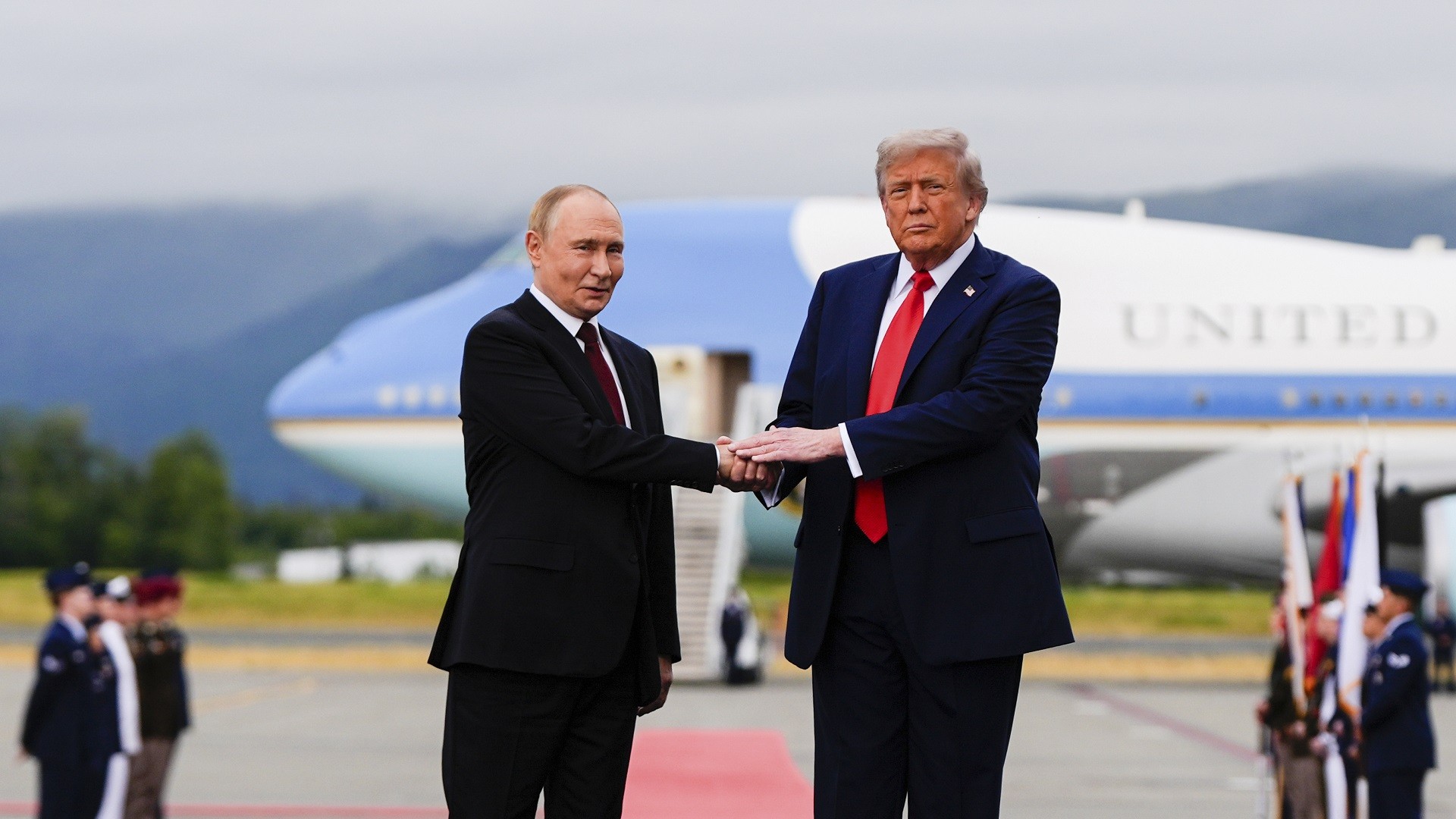 Reuters: Μυστικές συμφωνίες μεταξύ Τραμπ και Πούτιν στην ενέργεια, στο περιθώριο των διαπραγματεύσεων για το Ουκρανικό