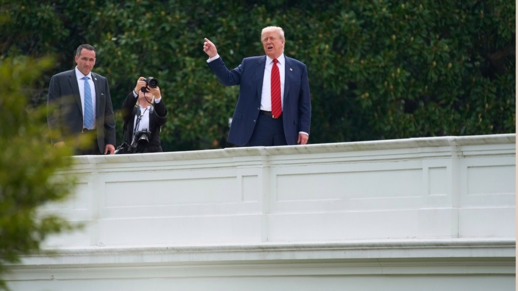 trump lefkos oikos
