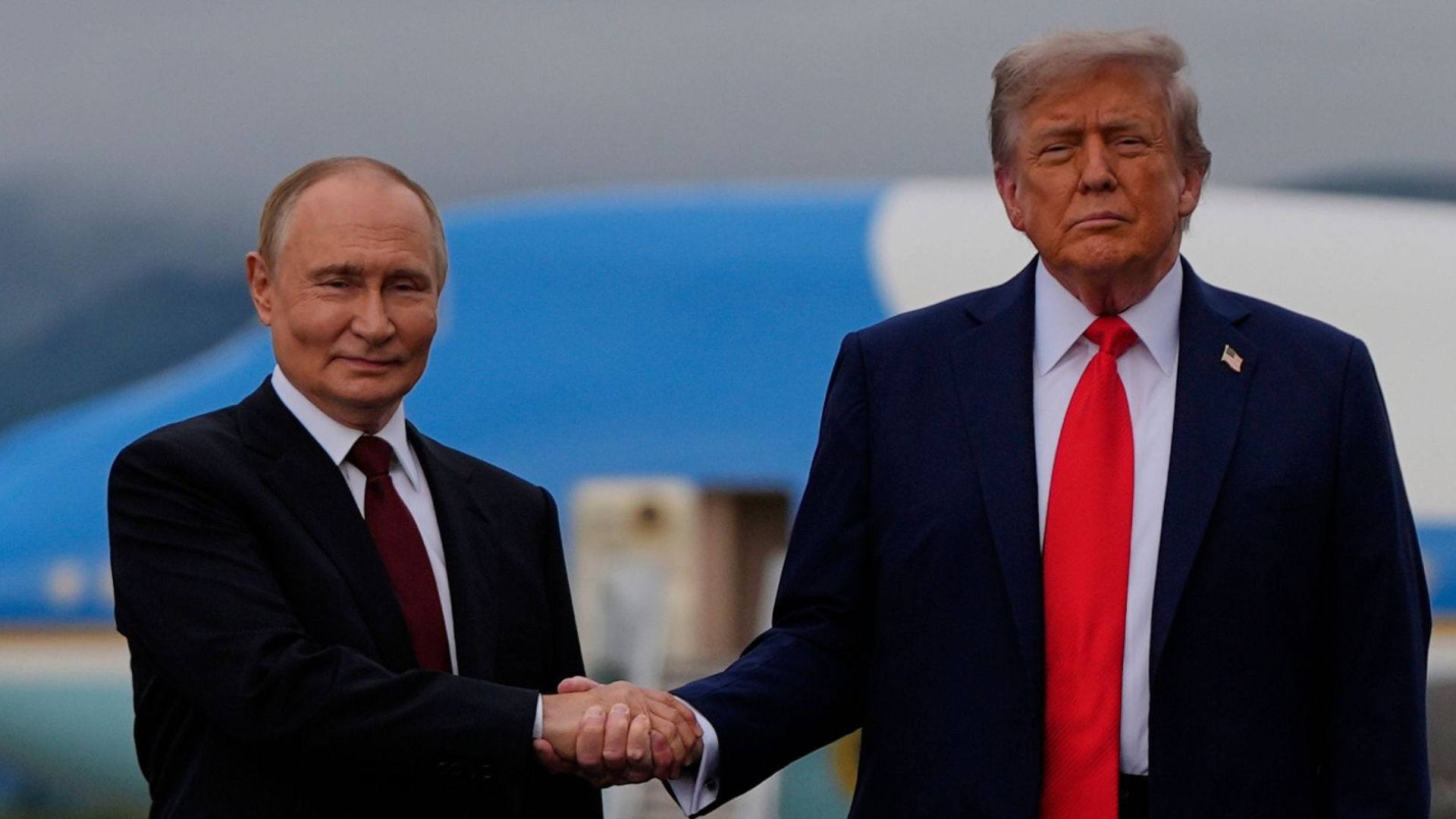 «Κανείς δεν μίλησε για εκεχειρία»: Ανάλυση Sky News, BBC για τη συνάντηση Τραμπ – Πούτιν στην Αλάσκα