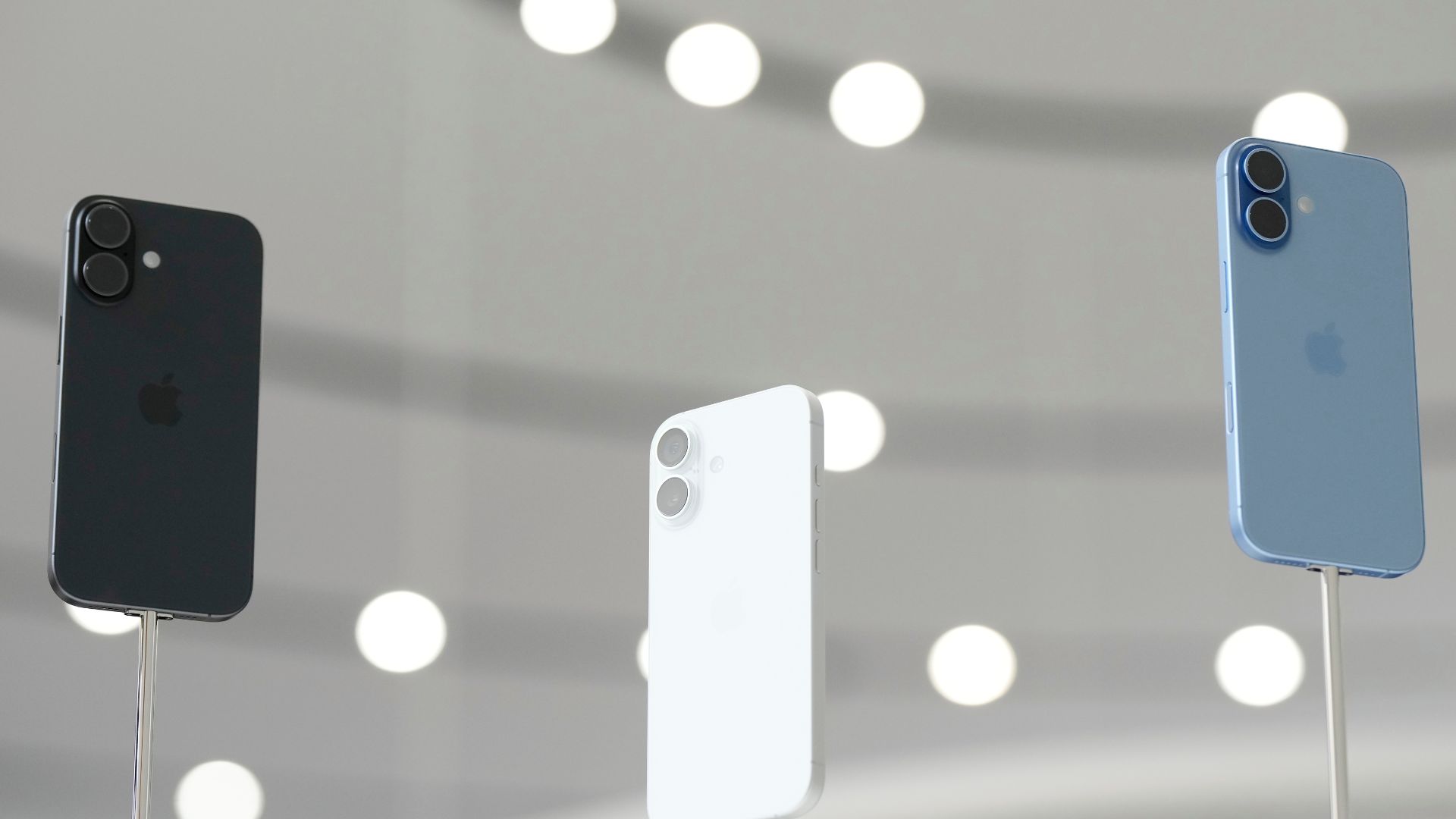 Apple predstavil iPhone 17 in druge novosti